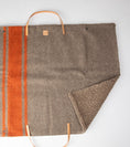 Gallery viewerに画像を読み込む, 🇮🇹予約商品🇮🇹正規取扱店【2.8】STEVE DOG TRAVEL MAT RECYCLED WOOL Natural Orenji