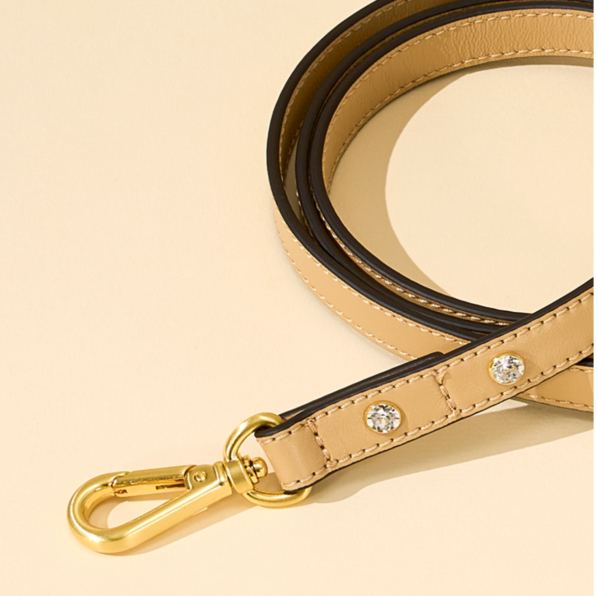 即納【🇰🇷 BERRY MARCH 】Stella leash-Champagne Beige