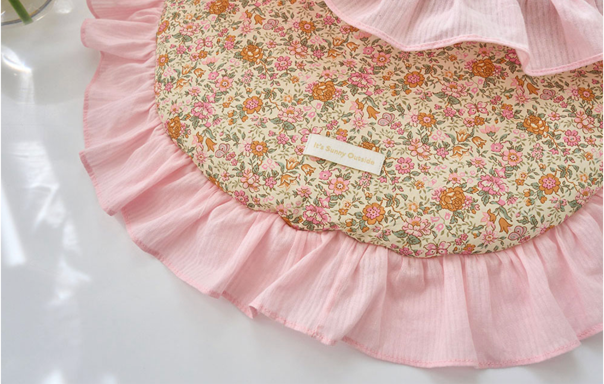 即納【It’s Sunny Outside】 Blossom Cushion｜Pink