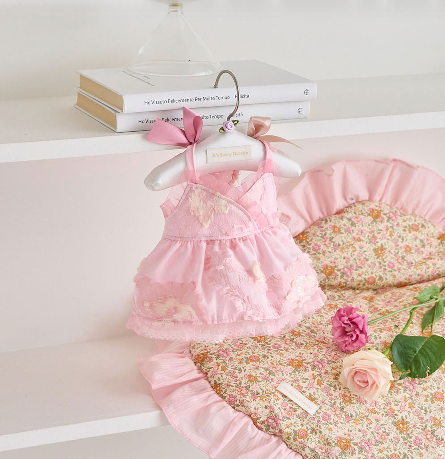 即納【It’s Sunny Outside】 Blossom Cushion｜Pink