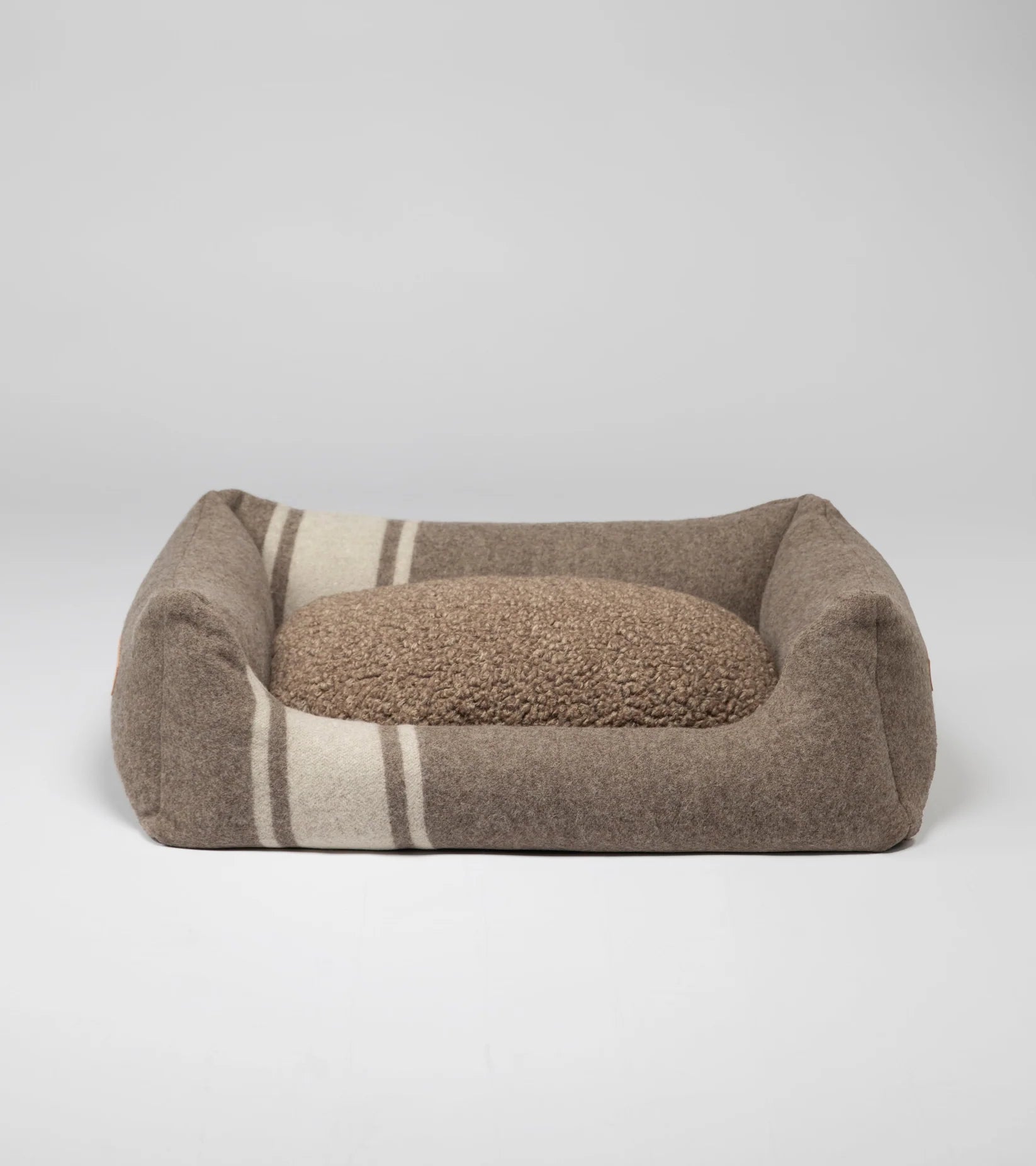 🇮🇹予約商品🇮🇹　正規取扱店【2.8】HENRI RECYCLED WOOL DOG BED _Natural  White